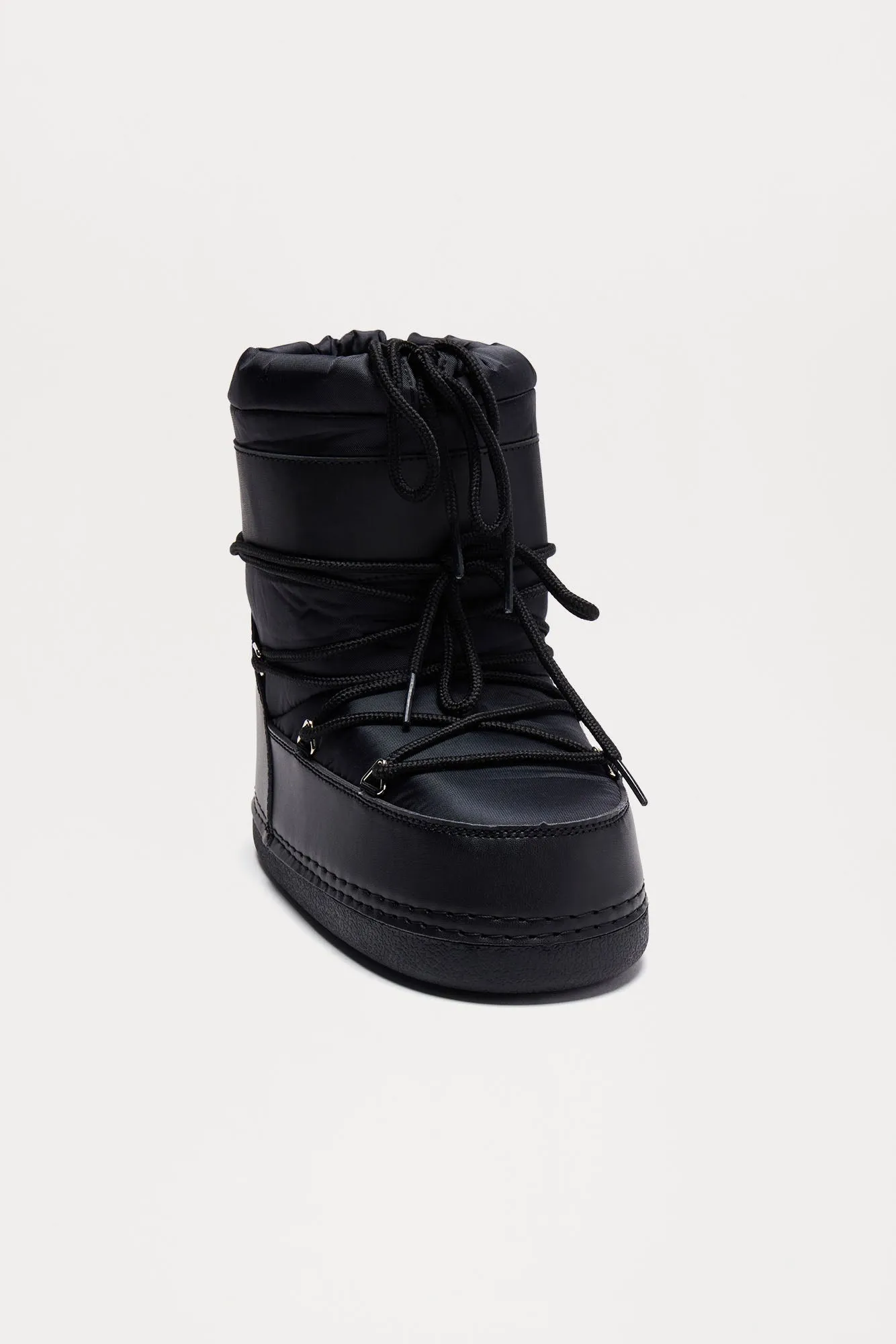 Arrowhead Flat Snow Boots - Black
