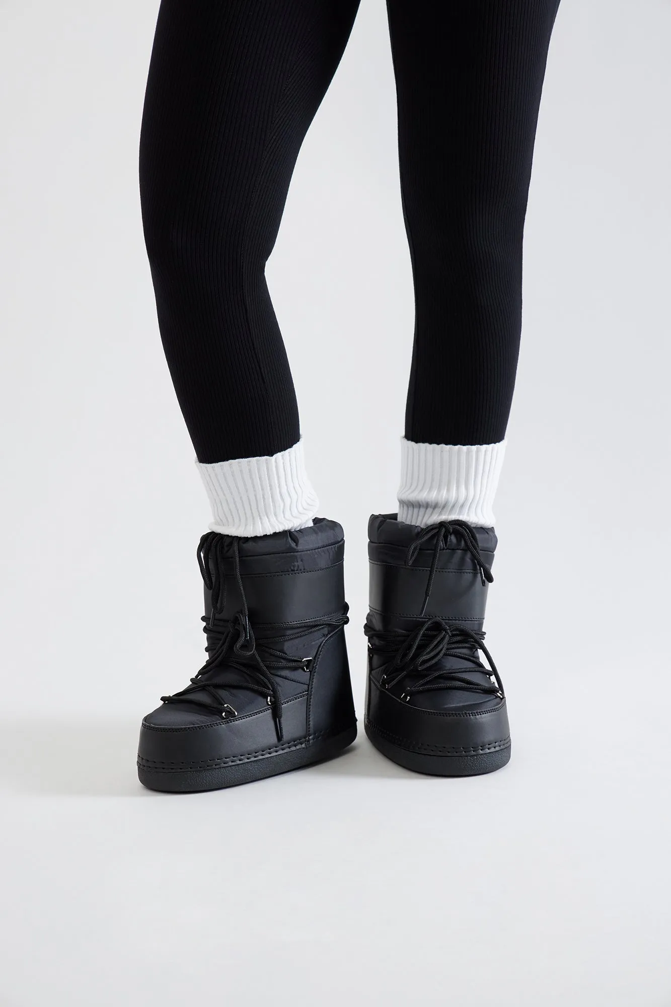 Arrowhead Flat Snow Boots - Black