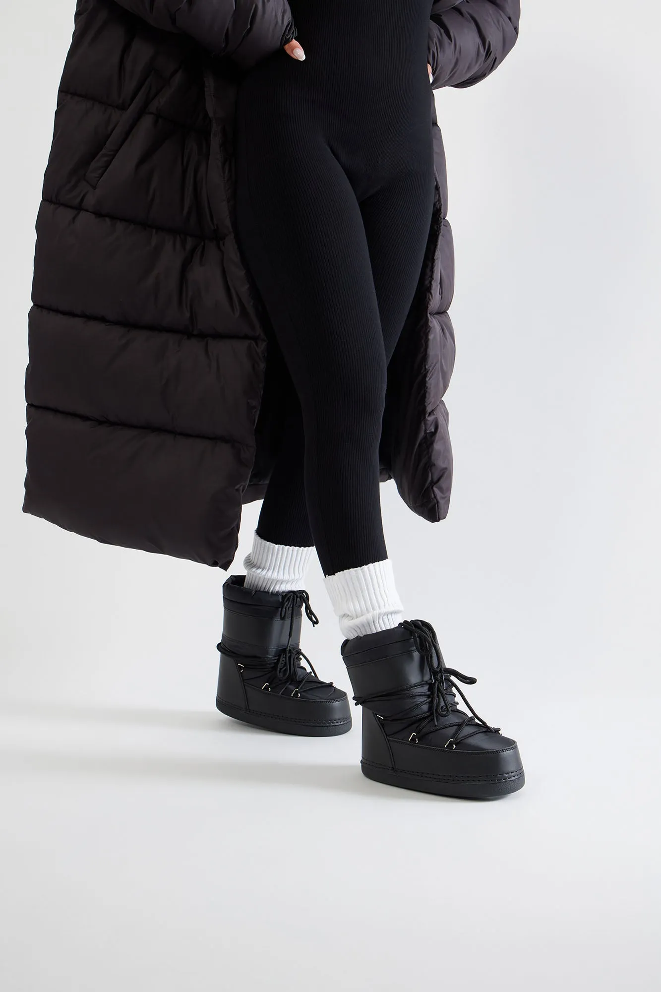 Arrowhead Flat Snow Boots - Black