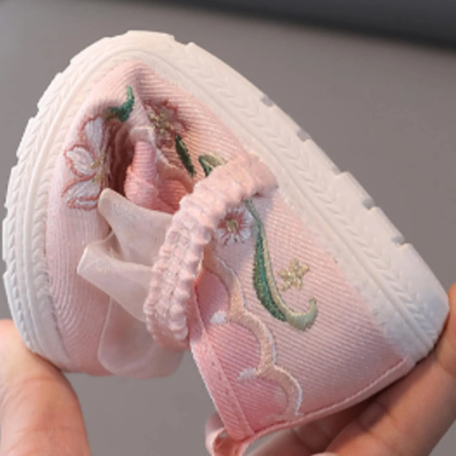 Baby Girl Shoe Girls Flat Bottomed Embroidered Sandals Fashionable Antique Costume Children Performance Shoes