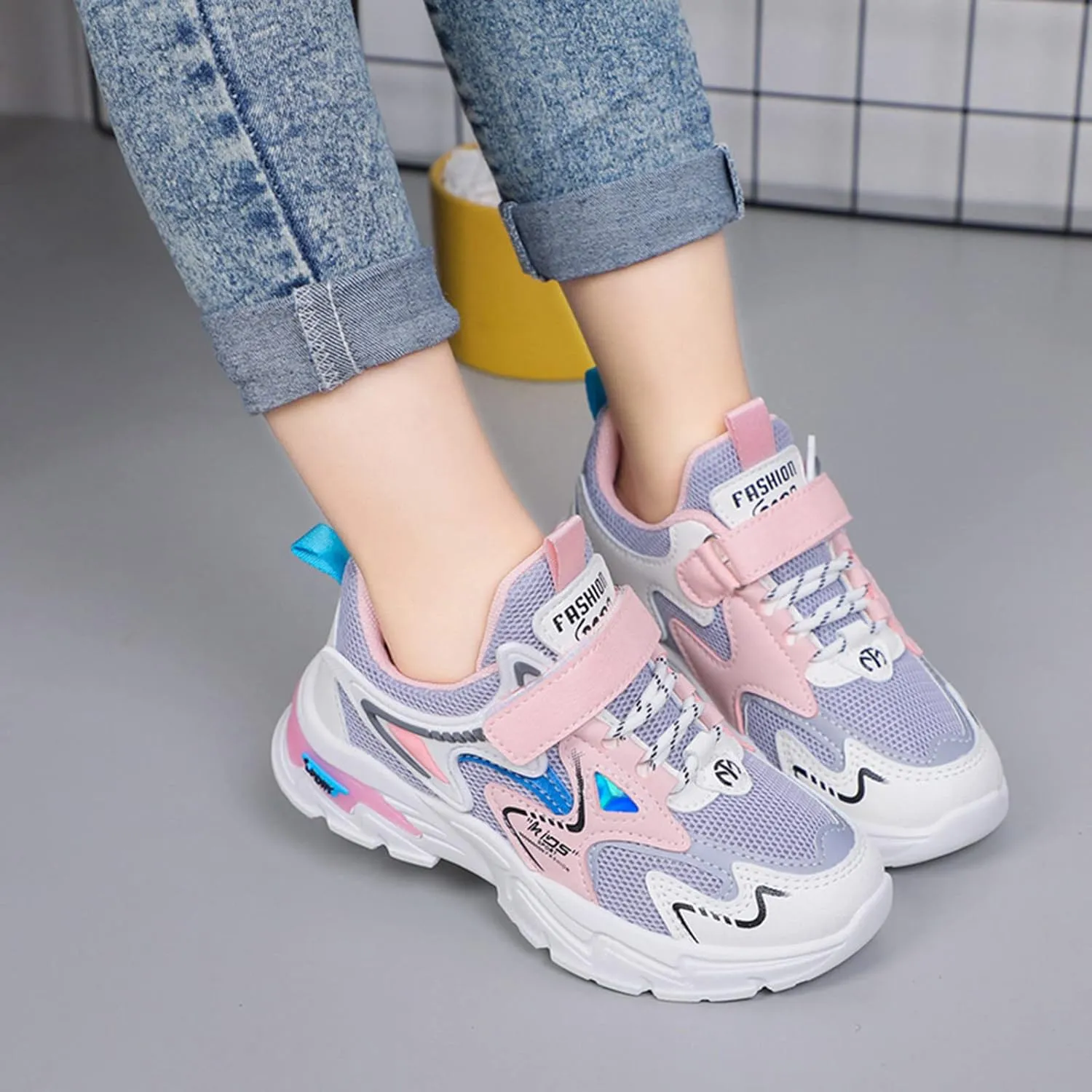 Boys Girls Sneakers, Kids Tennis Shoes for Walking/Running Lightweight Breathable Gym Shoes Light up Shoes for Big Kids