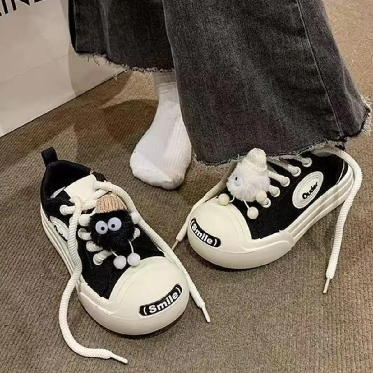 Chunky Platform Sneakers Girl's Skate Shoes Tennis Shoes with Cartoon Pendant for Women Casual Preppy Travel Sport