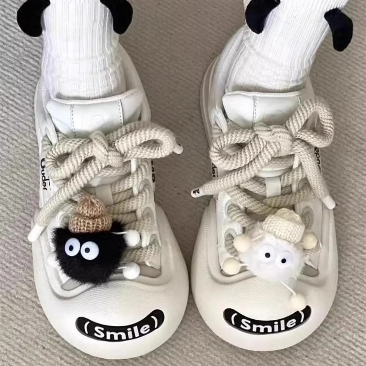 Chunky Platform Sneakers Girl's Skate Shoes Tennis Shoes with Cartoon Pendant for Women Casual Preppy Travel Sport