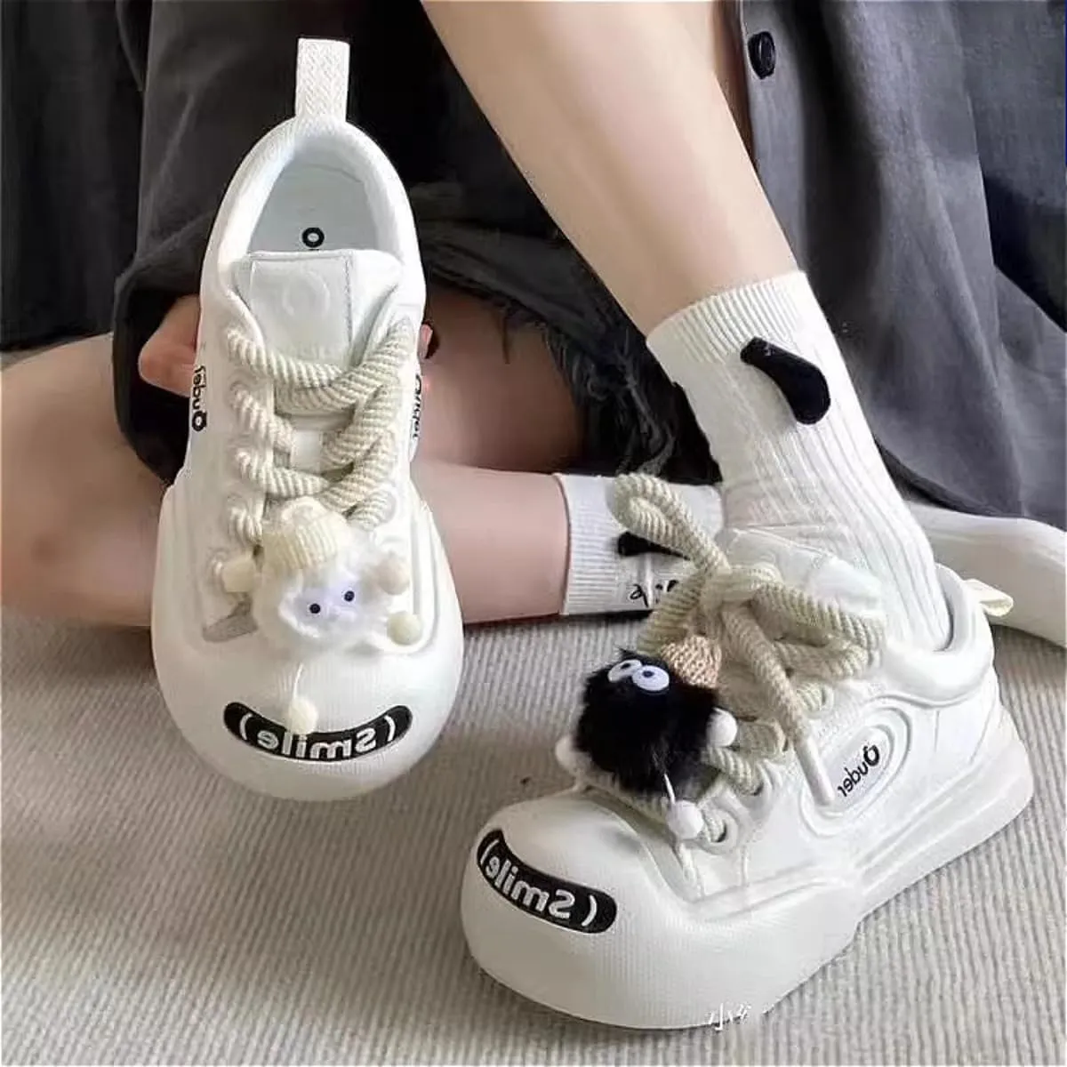 Chunky Platform Sneakers Girl's Skate Shoes Tennis Shoes with Cartoon Pendant for Women Casual Preppy Travel Sport