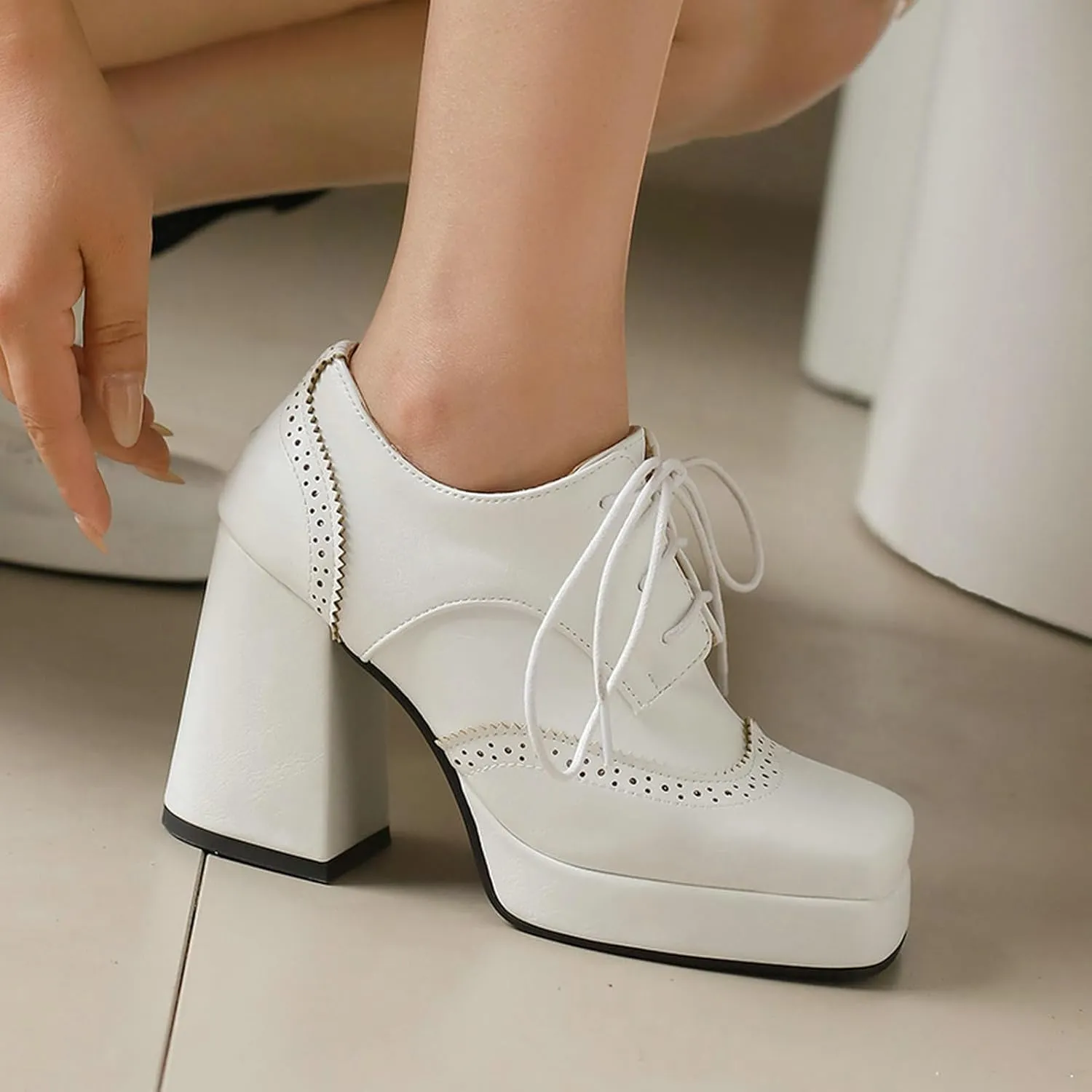 LUXMAX Women Platform Oxford Shoes Lace Upe Square Toe Wingtip Vintage Chunky Heel Saddle Shoes