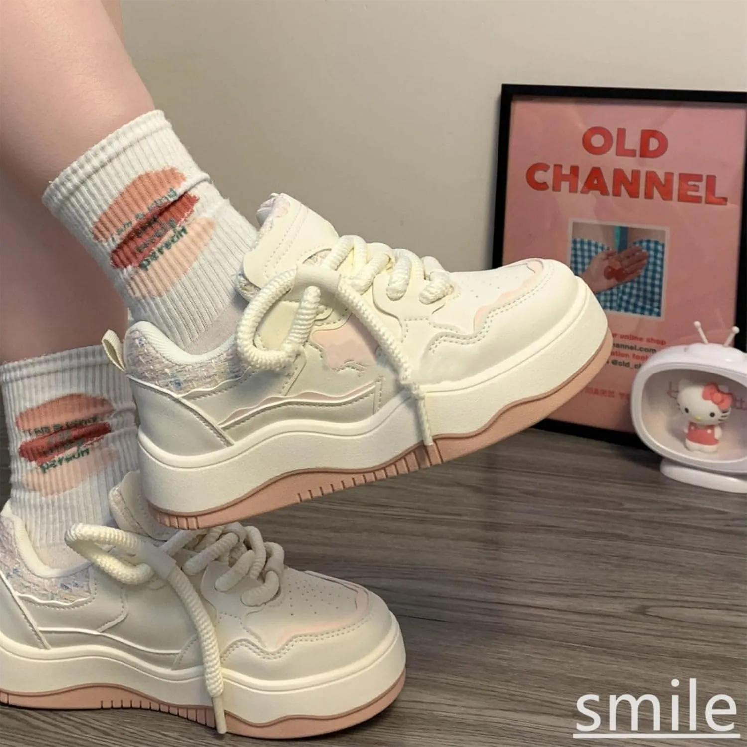 Soft PU Leather Star Sneakers Cute Trendy Casual Skate Shoes for Women Teens Lightweight Non-Slip Everyday Fashion