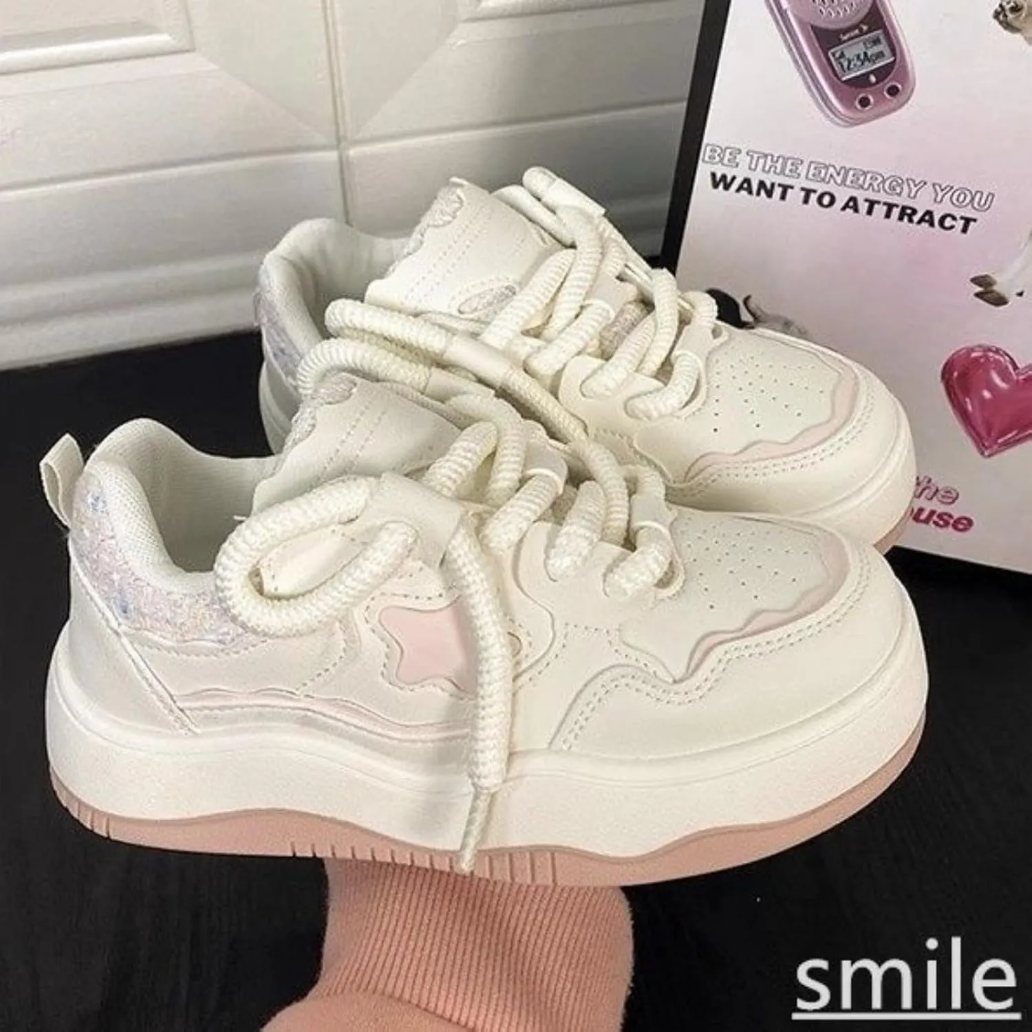 Soft PU Leather Star Sneakers Cute Trendy Casual Skate Shoes for Women Teens Lightweight Non-Slip Everyday Fashion