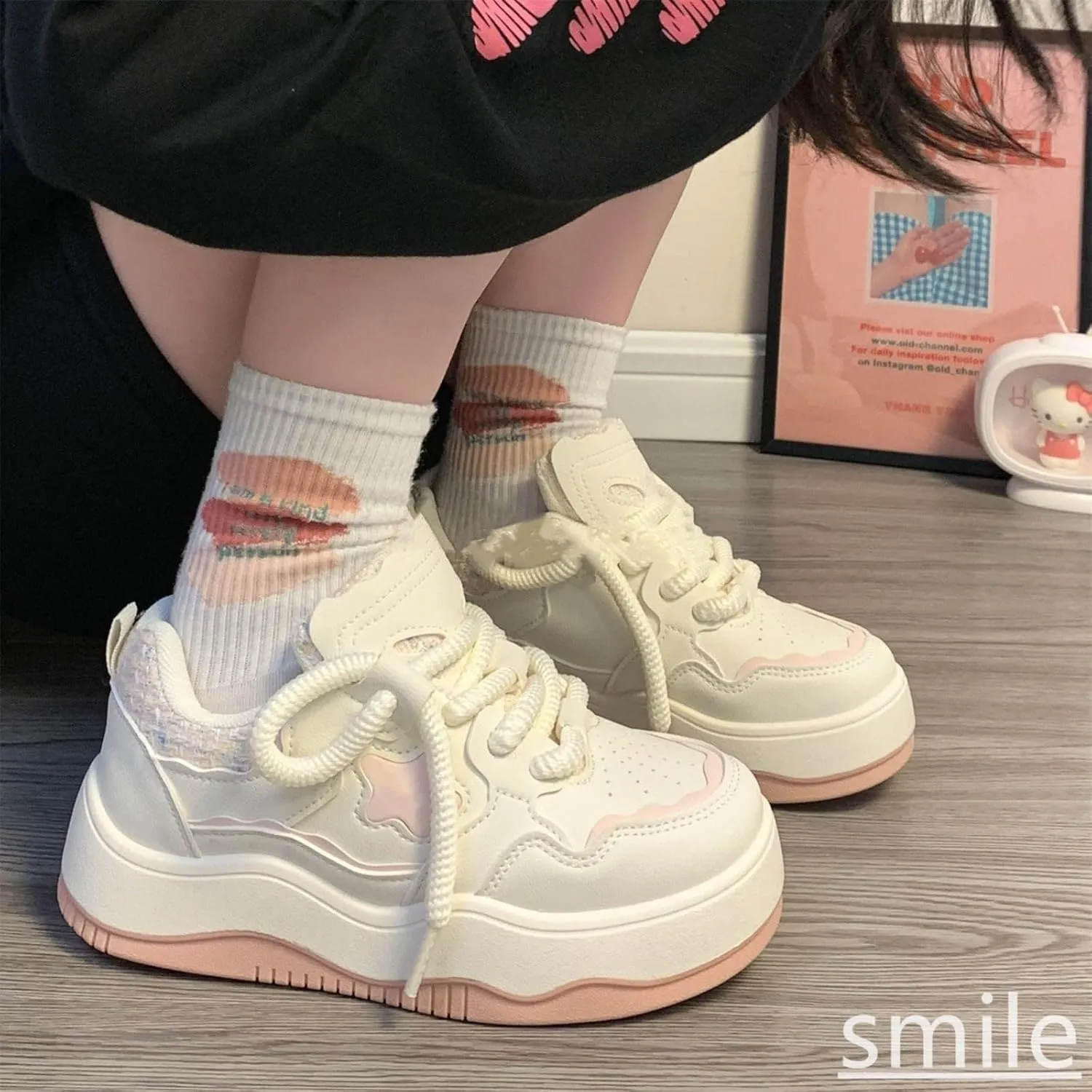 Soft PU Leather Star Sneakers Cute Trendy Casual Skate Shoes for Women Teens Lightweight Non-Slip Everyday Fashion