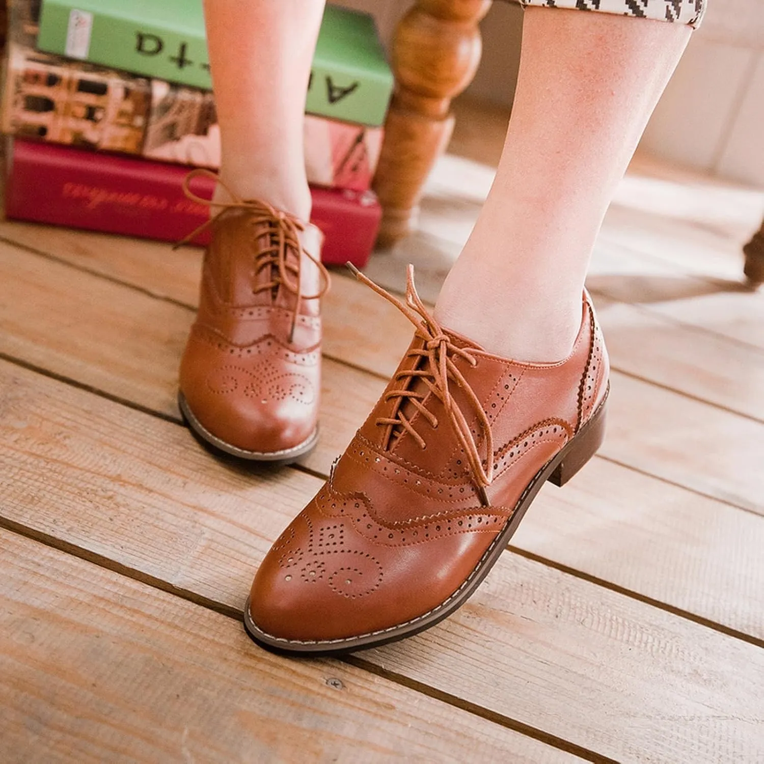Women's Color Block Brogue Oxford Shoes Classic Business Lace Up Low Top Wingtip Derby Shoes Comfortable Non Slip Oxford Dress Shoes